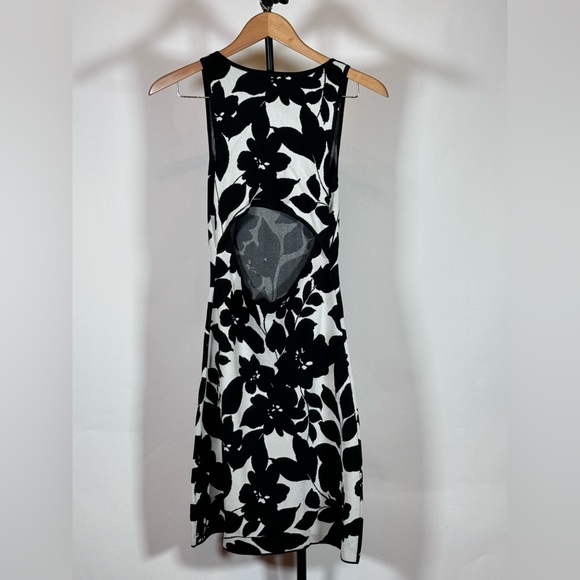 NWOT JCrew Sleeveless sweater-dress in floral jacquard - Picture 3 of 5